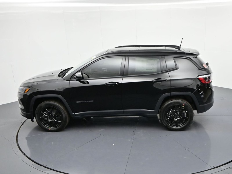 Jeep Compass Vehicle Full-screen Gallery Image 20