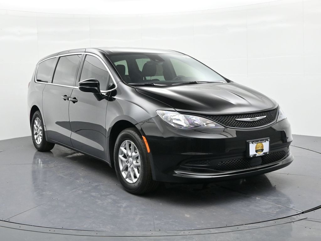 Chrysler Voyager Vehicle Full-screen Gallery Image 4