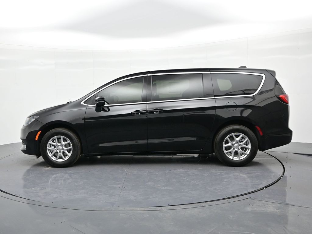 Chrysler Voyager Vehicle Full-screen Gallery Image 9