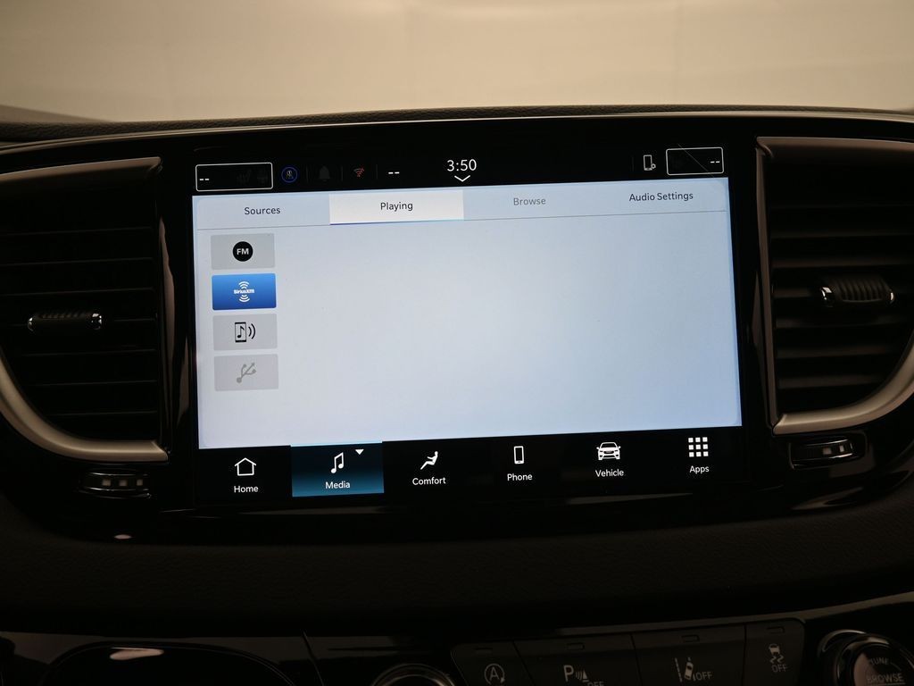 Chrysler Voyager Vehicle Full-screen Gallery Image 10