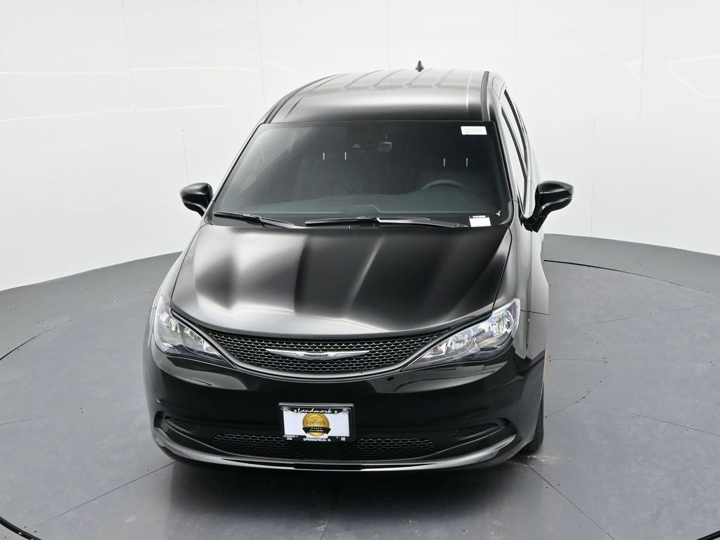 Chrysler Voyager Vehicle Full-screen Gallery Image 16