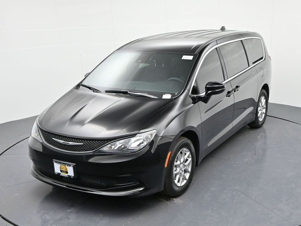 Chrysler Voyager Vehicle Full-screen Gallery Image 17