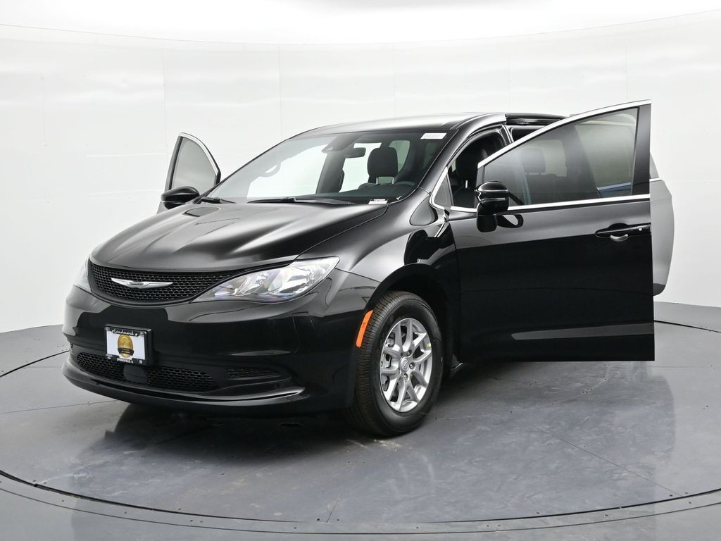 Chrysler Voyager Vehicle Full-screen Gallery Image 25