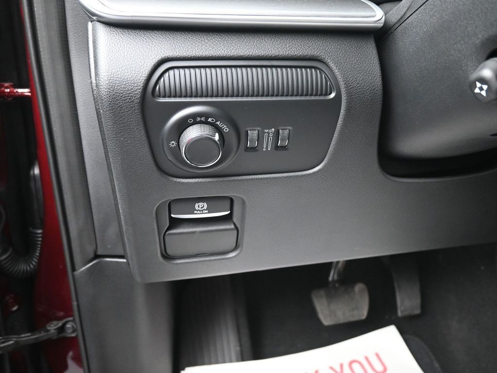 Jeep Grand Wagoneer Vehicle Full-screen Gallery Image 12