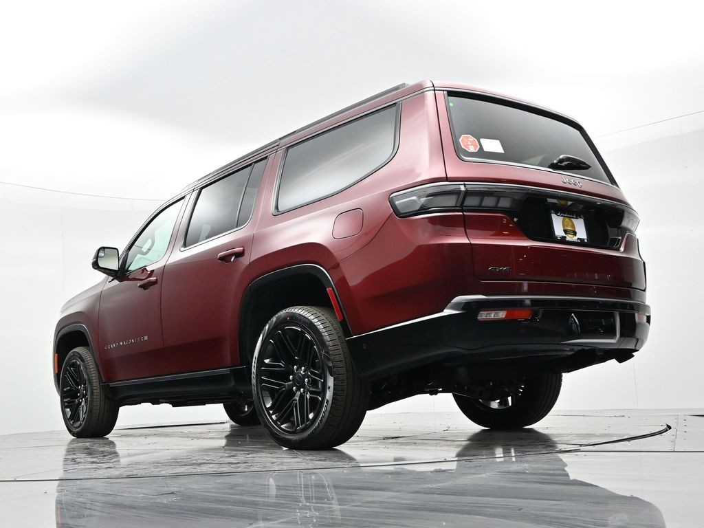 Jeep Grand Wagoneer Vehicle Full-screen Gallery Image 23