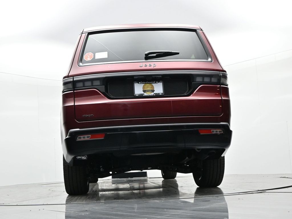 Jeep Grand Wagoneer Vehicle Full-screen Gallery Image 24