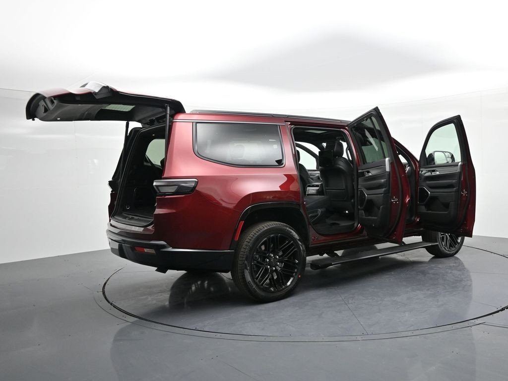 Jeep Grand Wagoneer Vehicle Full-screen Gallery Image 28