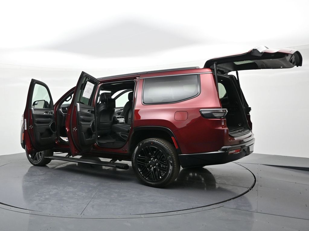 Jeep Grand Wagoneer Vehicle Full-screen Gallery Image 29