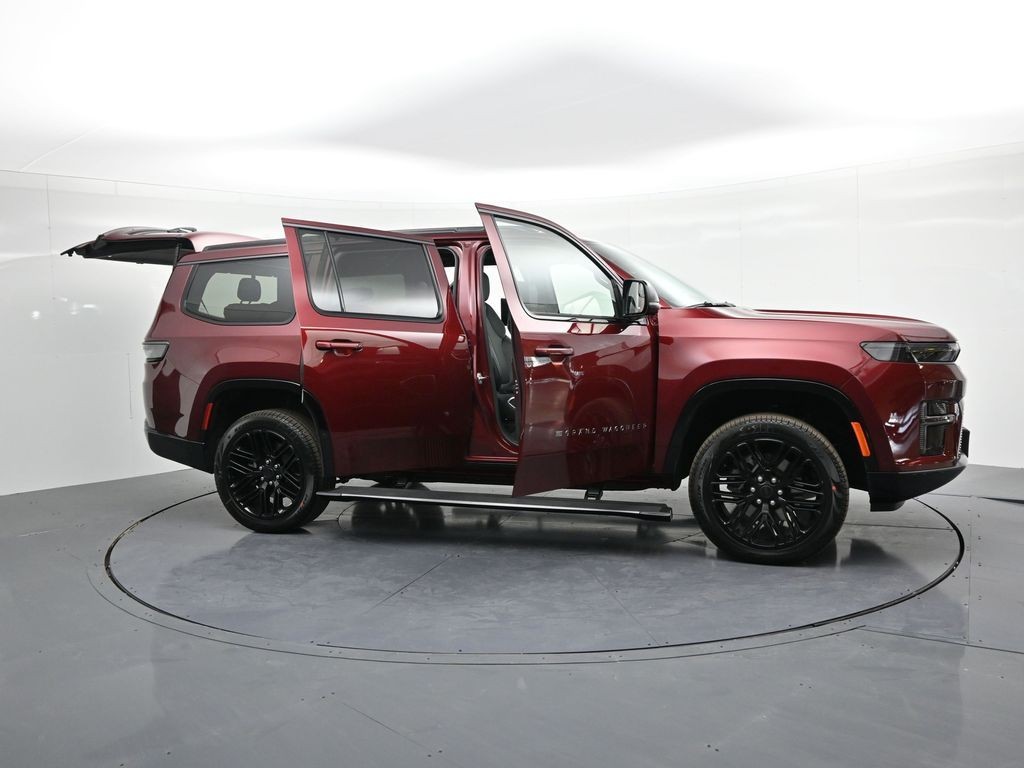 Jeep Grand Wagoneer Vehicle Full-screen Gallery Image 30