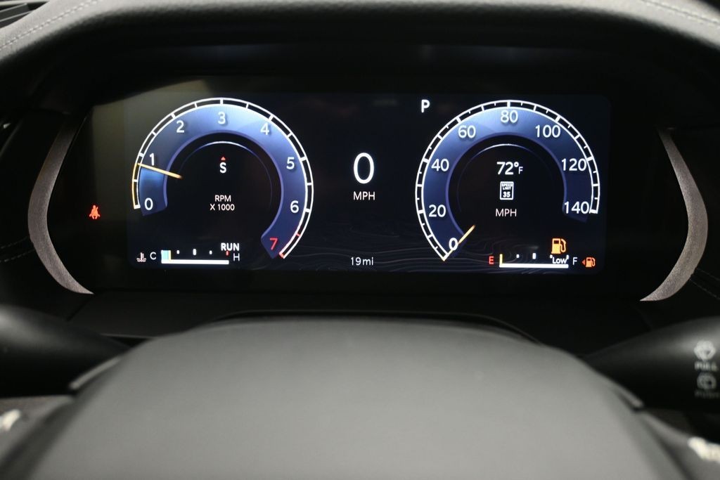 Jeep Grand Cherokee Vehicle Full-screen Gallery Image 10