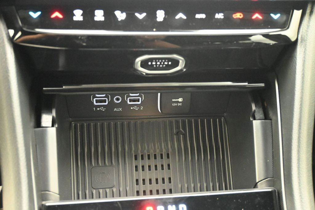 Jeep Grand Cherokee Vehicle Full-screen Gallery Image 13