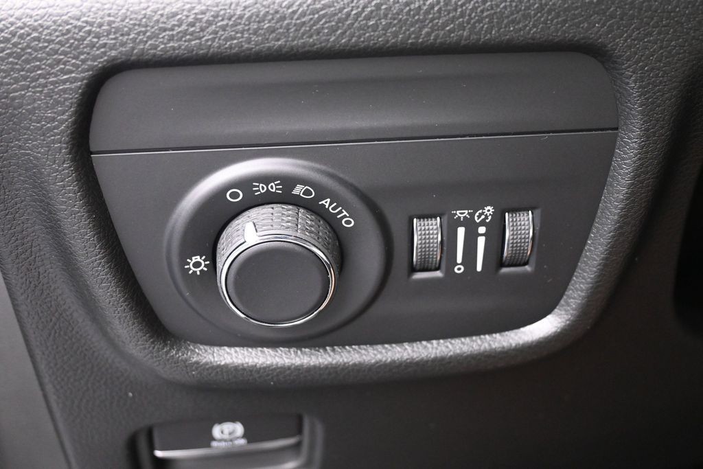 Jeep Grand Cherokee Vehicle Full-screen Gallery Image 20