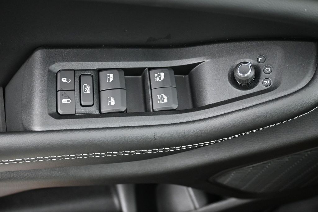 Jeep Grand Cherokee Vehicle Full-screen Gallery Image 22