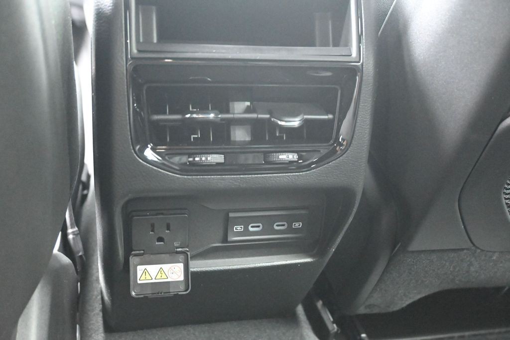 Jeep Grand Cherokee Vehicle Full-screen Gallery Image 23