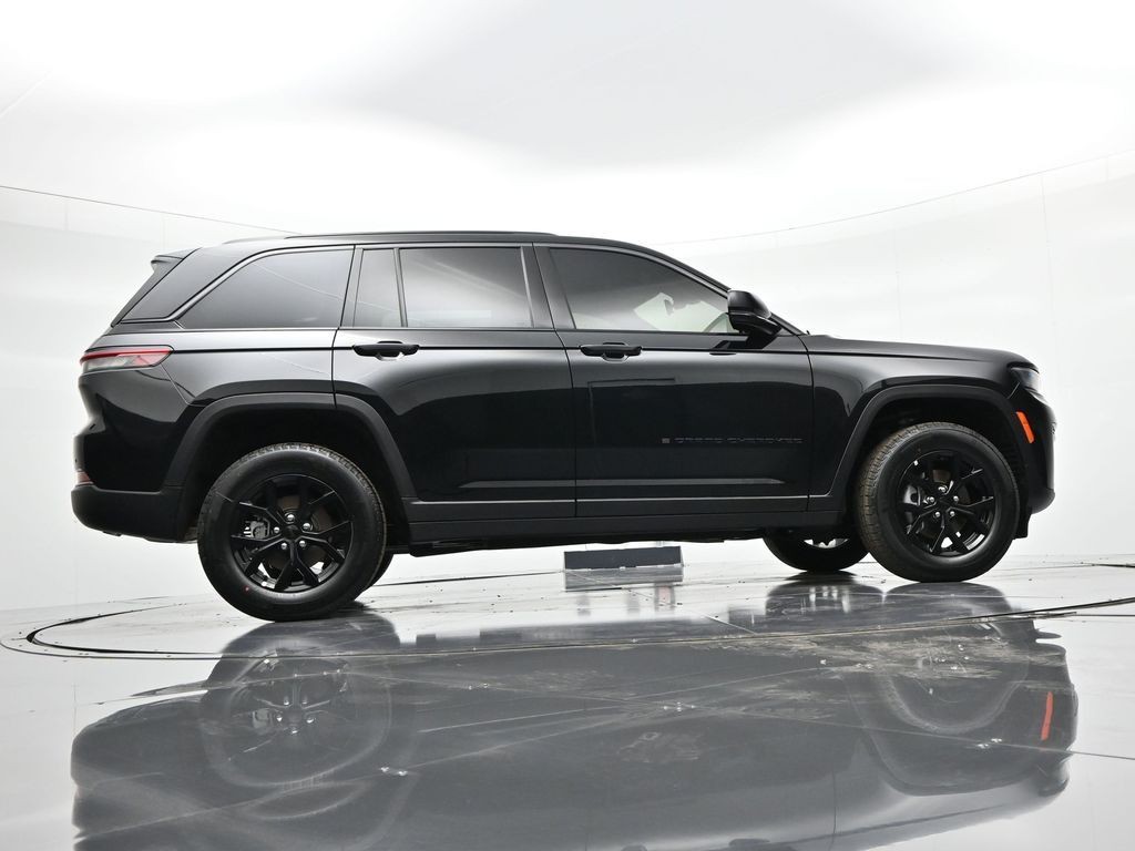 Jeep Grand Cherokee Vehicle Full-screen Gallery Image 31