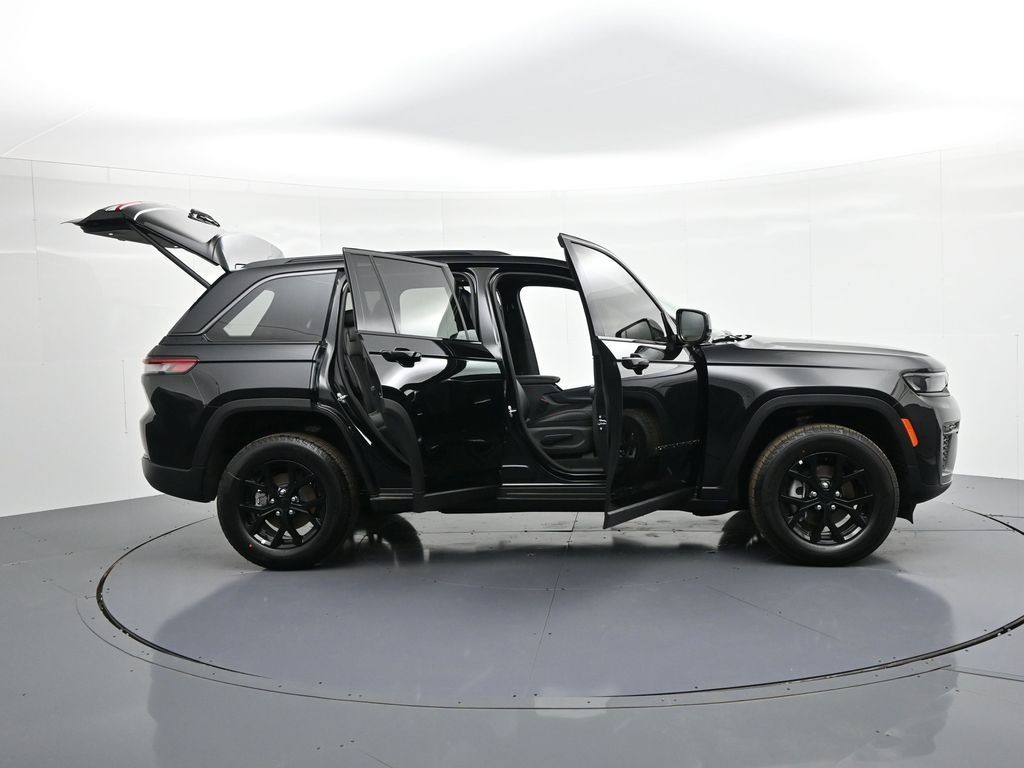 Jeep Grand Cherokee Vehicle Full-screen Gallery Image 32