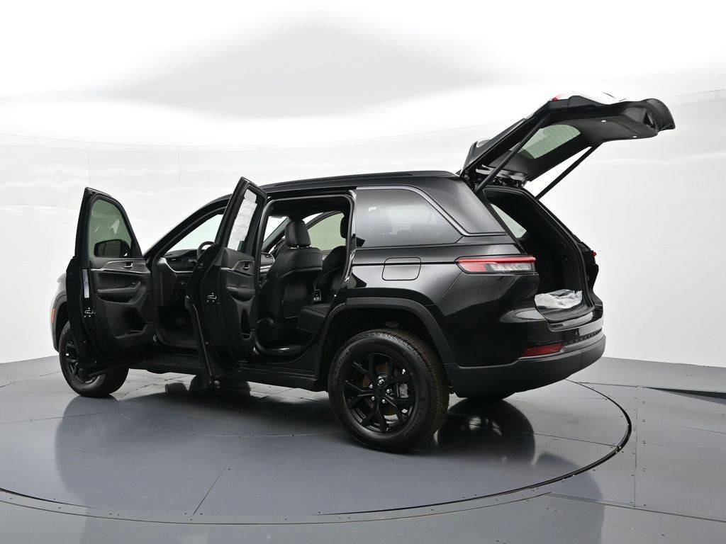 Jeep Grand Cherokee Vehicle Full-screen Gallery Image 33