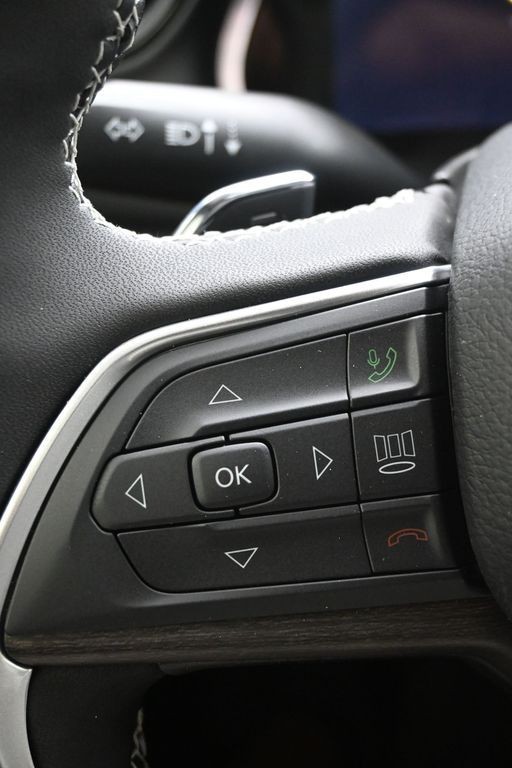 Jeep Grand Cherokee Vehicle Full-screen Gallery Image 19