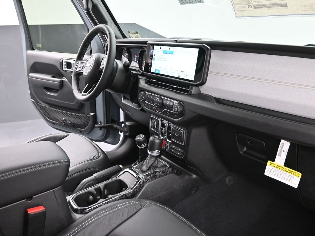 Jeep Wrangler Vehicle Full-screen Gallery Image 10