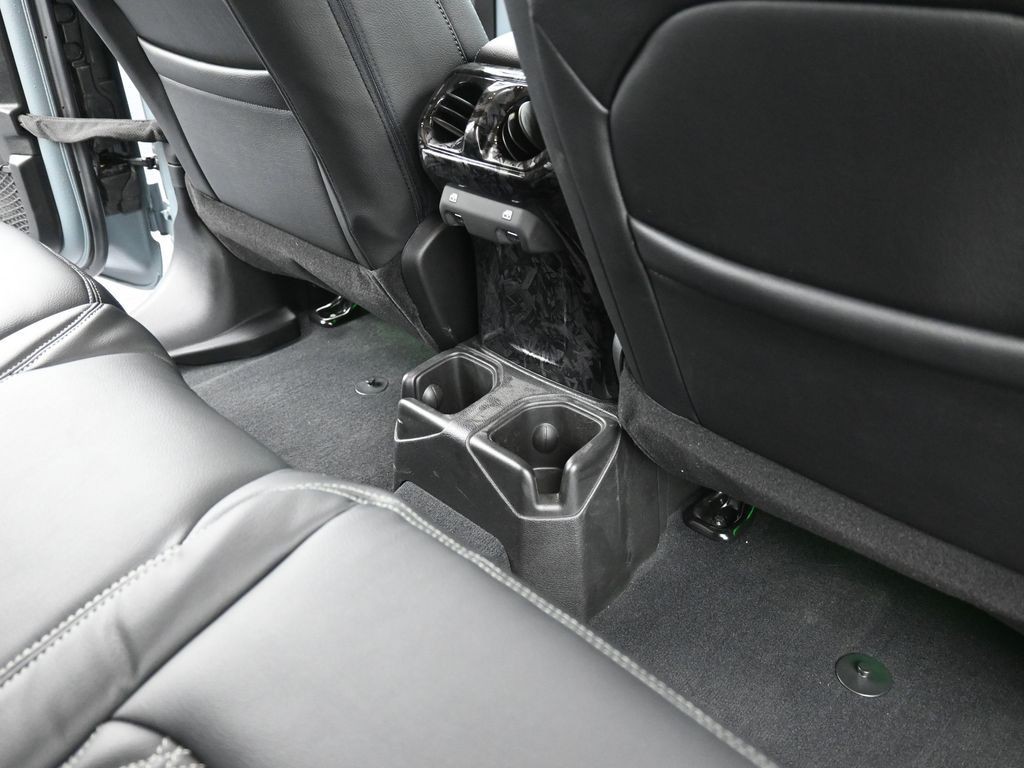 Jeep Wrangler Vehicle Full-screen Gallery Image 11