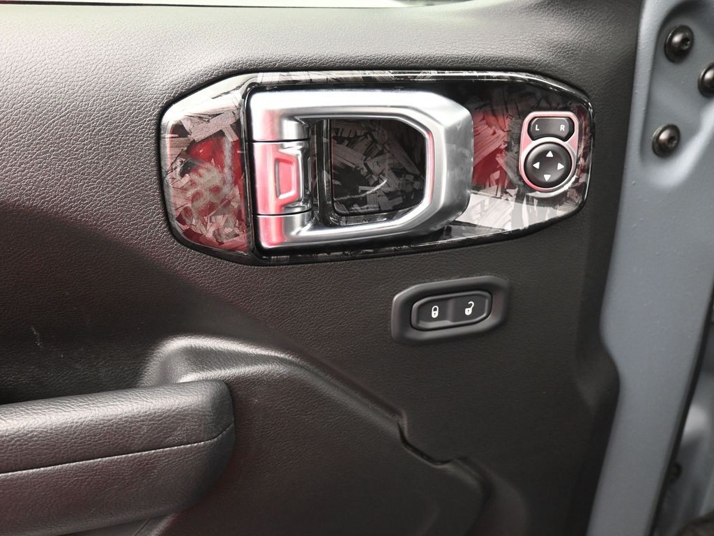 Jeep Wrangler Vehicle Full-screen Gallery Image 12