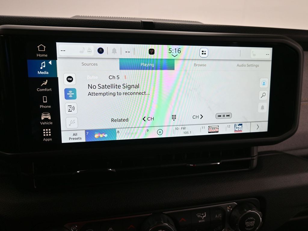 Jeep Wrangler Vehicle Full-screen Gallery Image 14