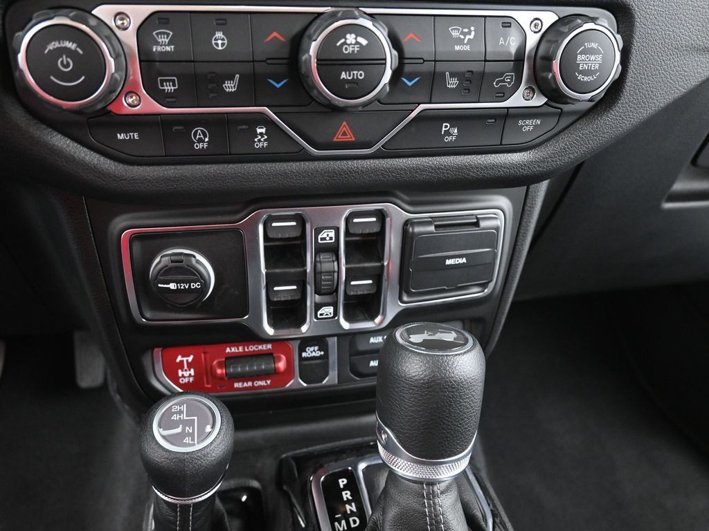 Jeep Wrangler Vehicle Full-screen Gallery Image 16