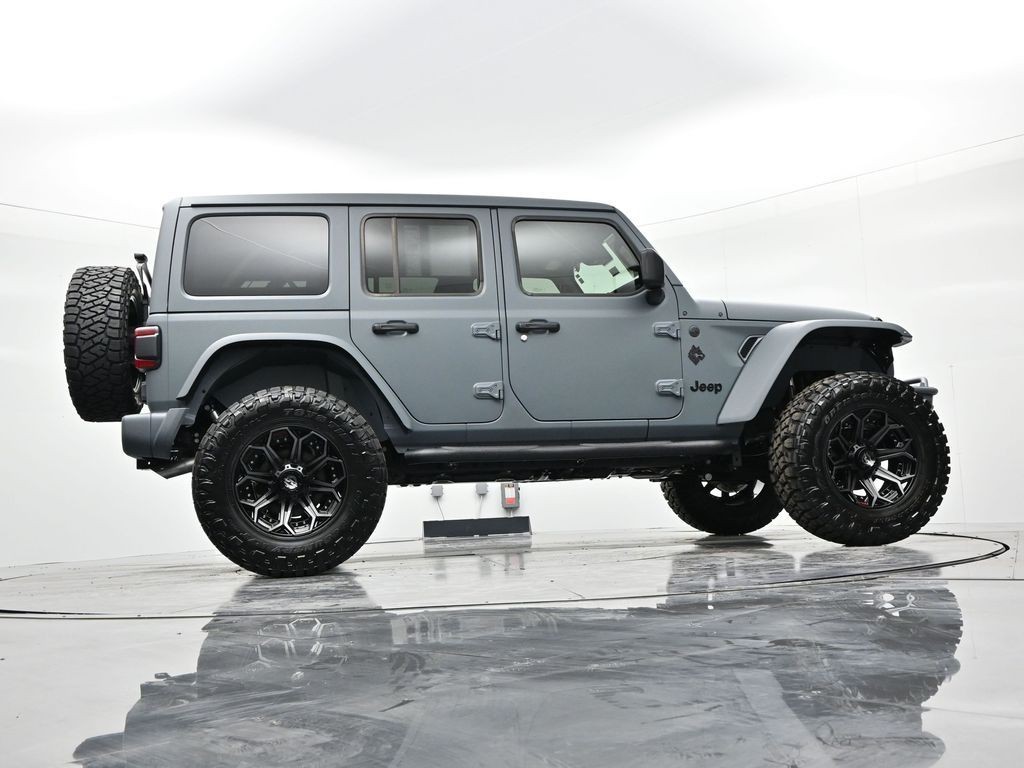Jeep Wrangler Vehicle Full-screen Gallery Image 26