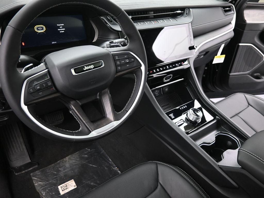 Jeep Grand Cherokee Vehicle Full-screen Gallery Image 15