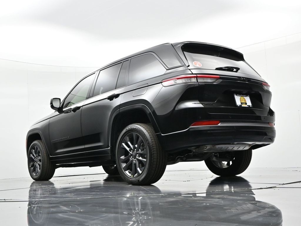 Jeep Grand Cherokee Vehicle Full-screen Gallery Image 21