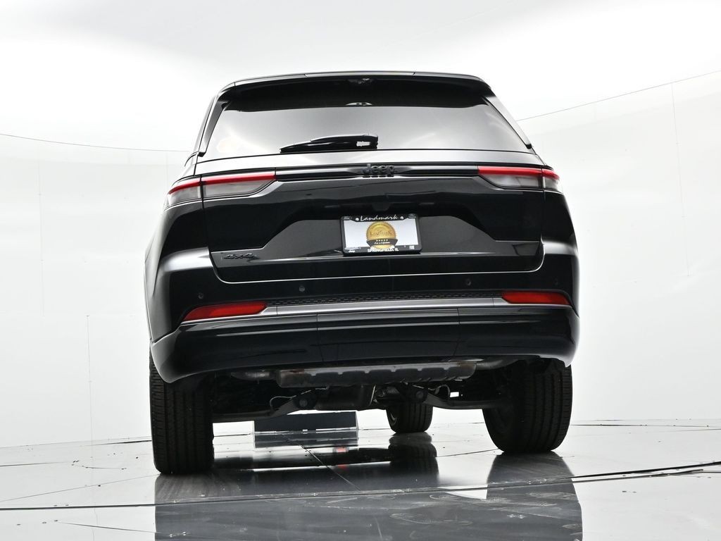 Jeep Grand Cherokee Vehicle Full-screen Gallery Image 22