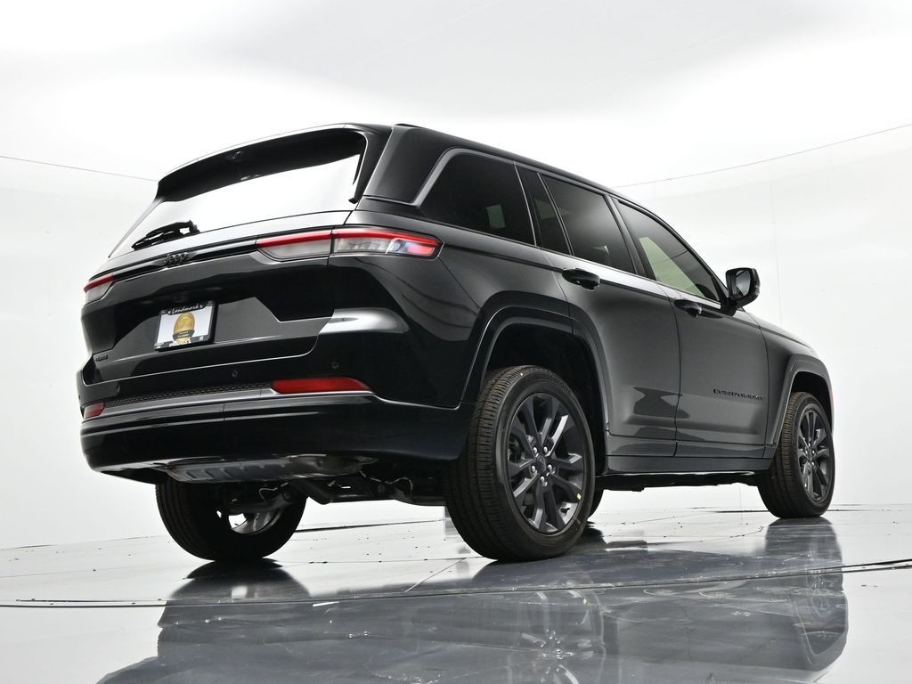 Jeep Grand Cherokee Vehicle Full-screen Gallery Image 23