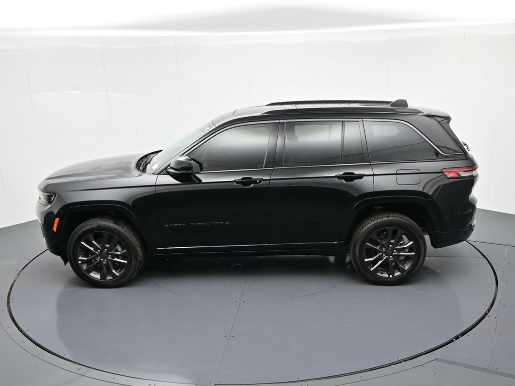 Jeep Grand Cherokee Vehicle Full-screen Gallery Image 29