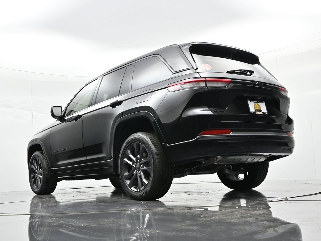 Jeep Grand Cherokee Vehicle Full-screen Gallery Image 30