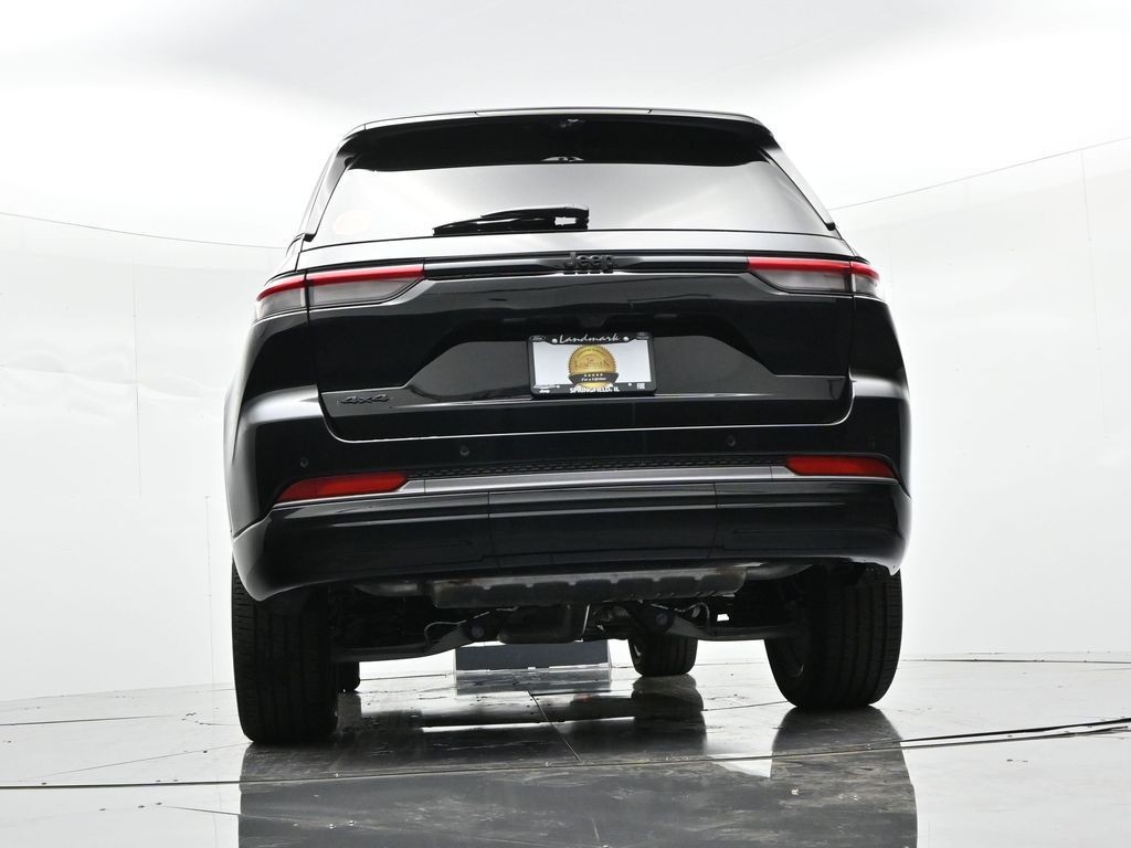 Jeep Grand Cherokee Vehicle Full-screen Gallery Image 31
