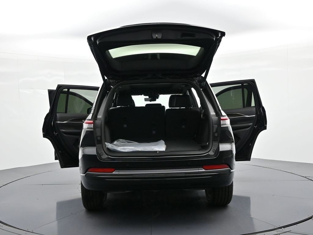Jeep Grand Cherokee Vehicle Full-screen Gallery Image 37