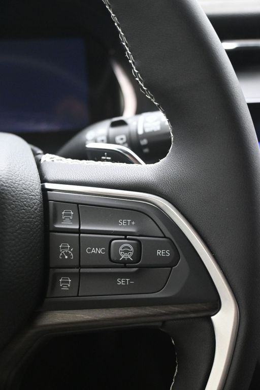 Jeep Grand Cherokee Vehicle Full-screen Gallery Image 19