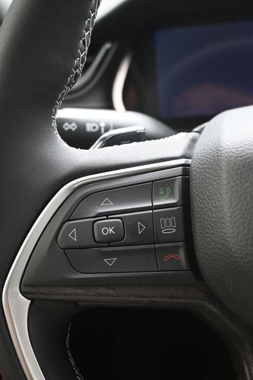 Jeep Grand Cherokee Vehicle Full-screen Gallery Image 20