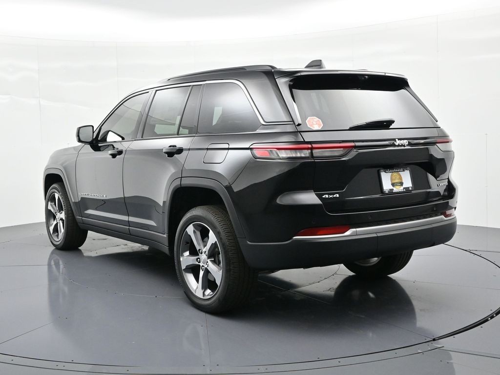 Jeep Grand Cherokee Vehicle Full-screen Gallery Image 8