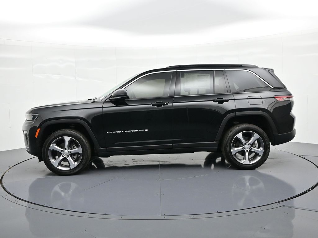 Jeep Grand Cherokee Vehicle Full-screen Gallery Image 9