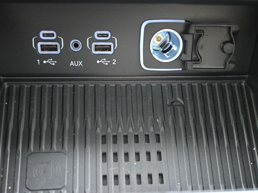 Jeep Grand Cherokee Vehicle Full-screen Gallery Image 16