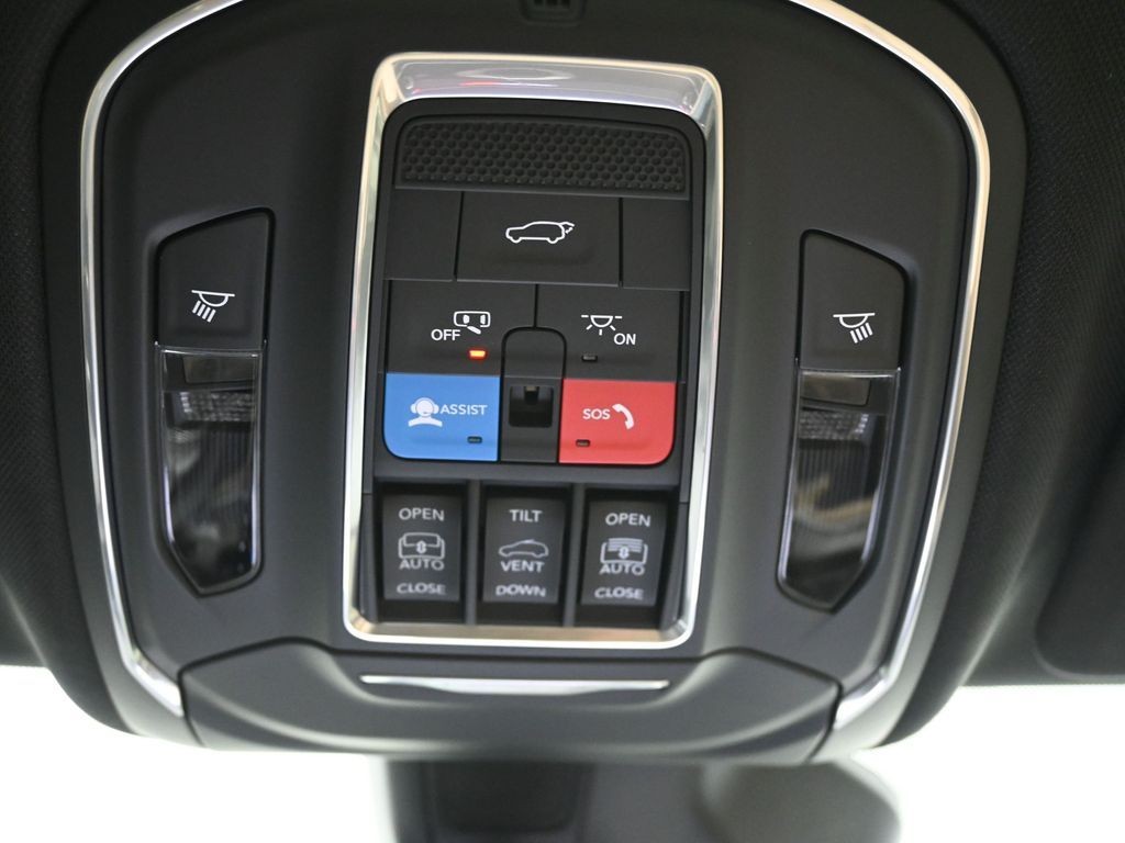 Jeep Grand Cherokee Vehicle Full-screen Gallery Image 20