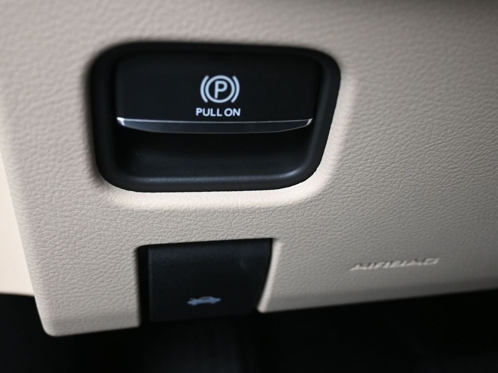 Jeep Grand Cherokee Vehicle Full-screen Gallery Image 27