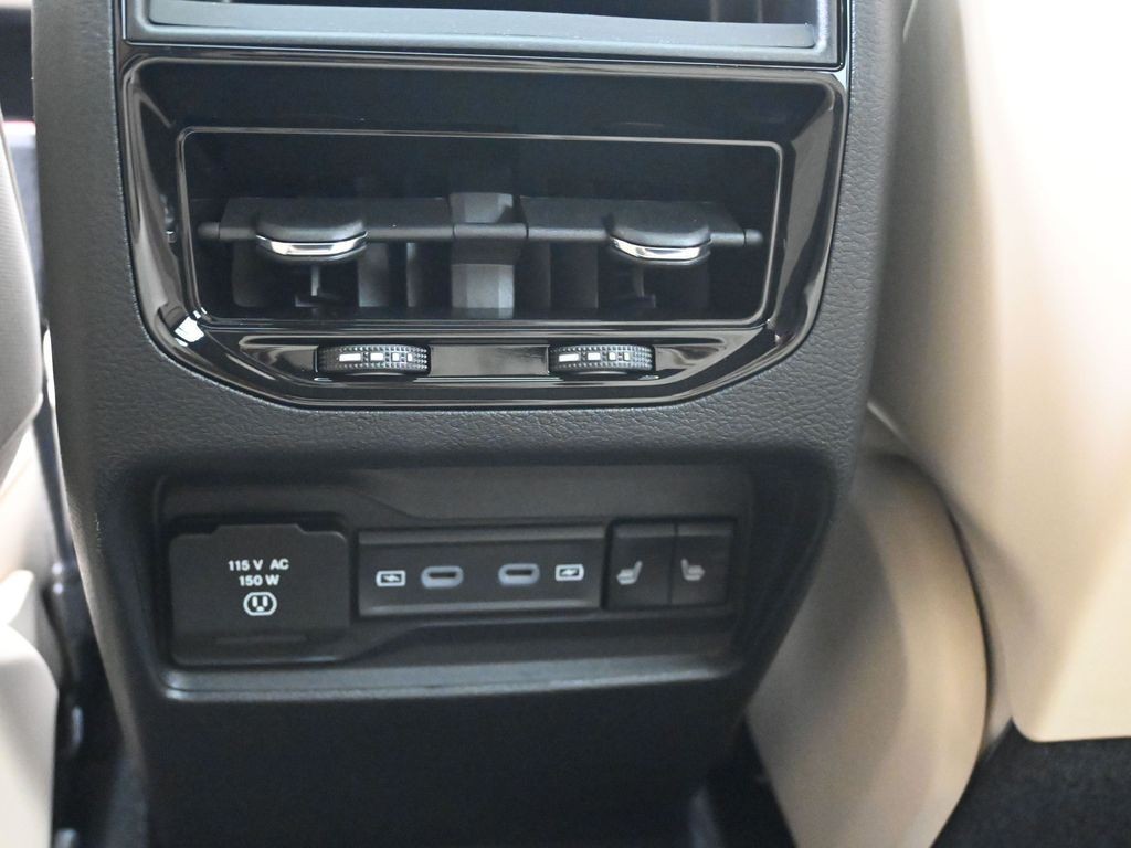 Jeep Grand Cherokee Vehicle Full-screen Gallery Image 30