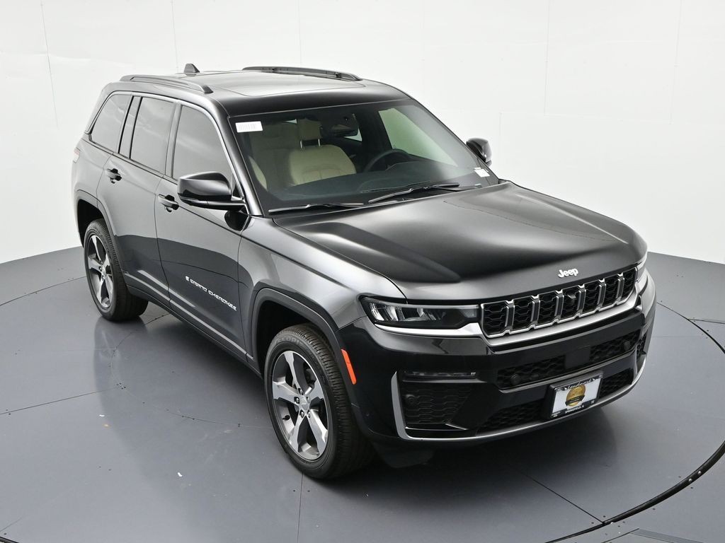 Jeep Grand Cherokee Vehicle Full-screen Gallery Image 31