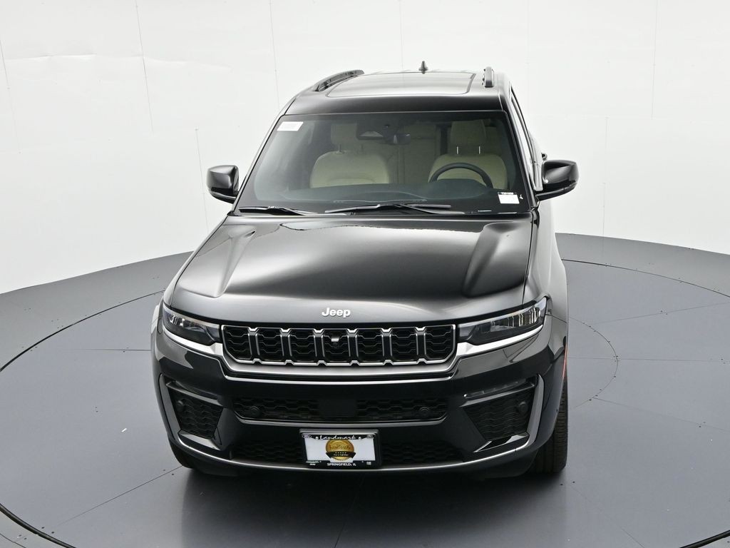 Jeep Grand Cherokee Vehicle Full-screen Gallery Image 32