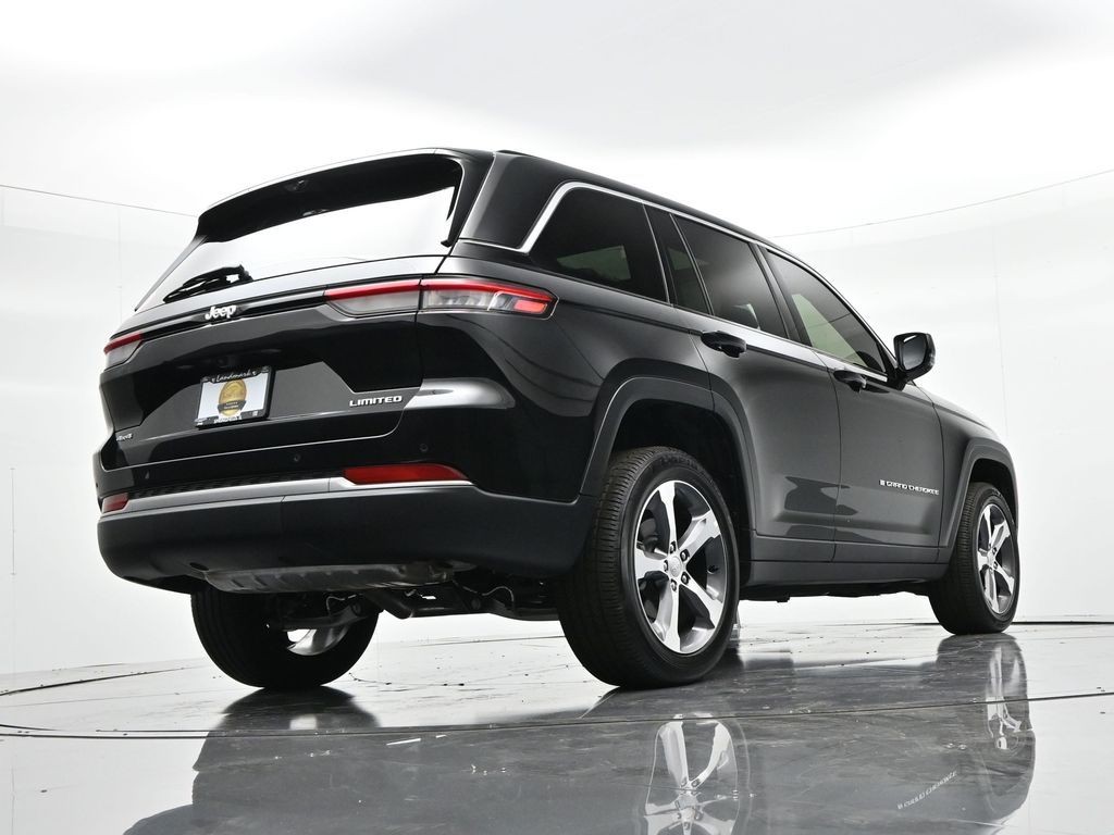 Jeep Grand Cherokee Vehicle Full-screen Gallery Image 37