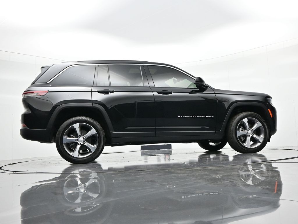 Jeep Grand Cherokee Vehicle Full-screen Gallery Image 38