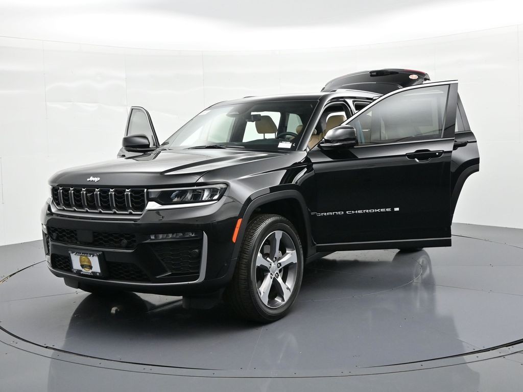 Jeep Grand Cherokee Vehicle Full-screen Gallery Image 41