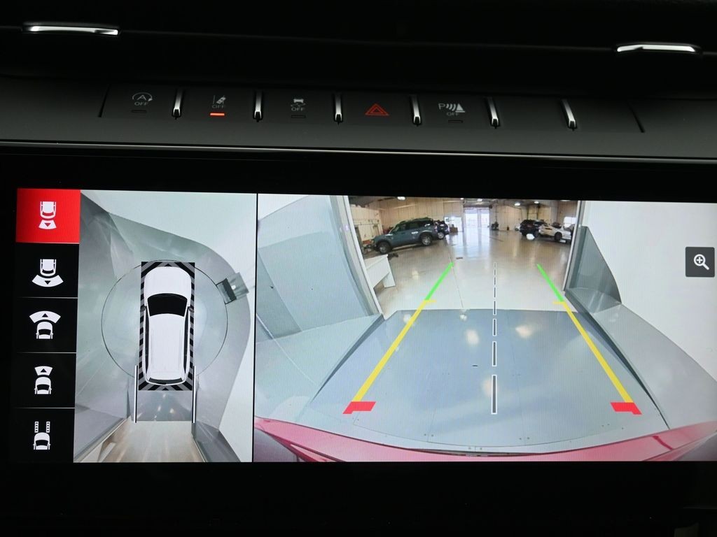Jeep Grand Cherokee Vehicle Full-screen Gallery Image 12